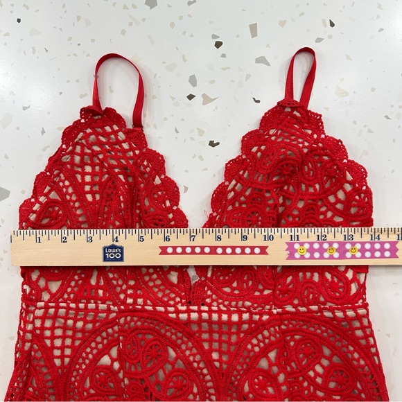 NWT Red Lace Strappy Crotchet Frill Hem Deep V Neck Dress Size Medium - Picture 9 of 12